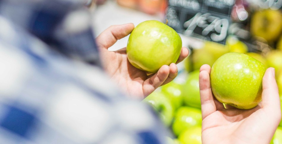 Man comparing two green apples | modafinil smart drugs comparison